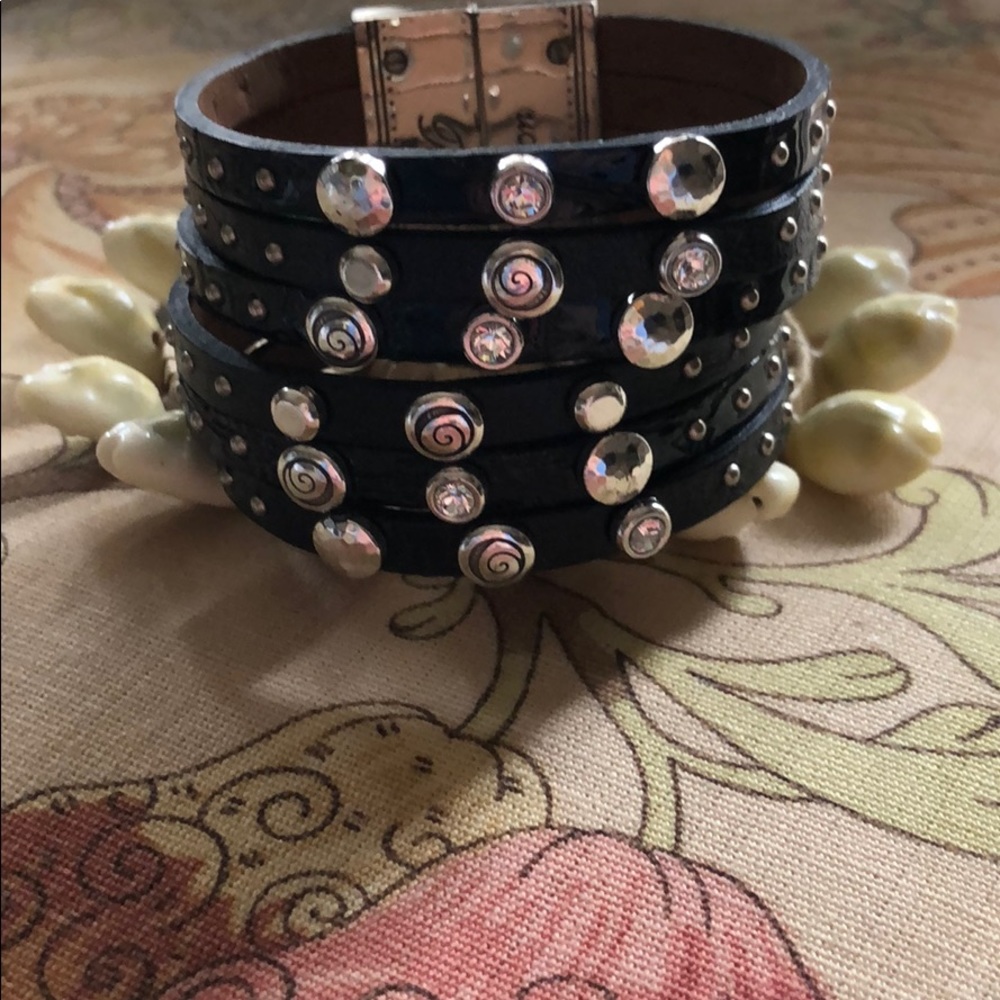 Brighton 7 1/2 inch multi strand leather bracelet